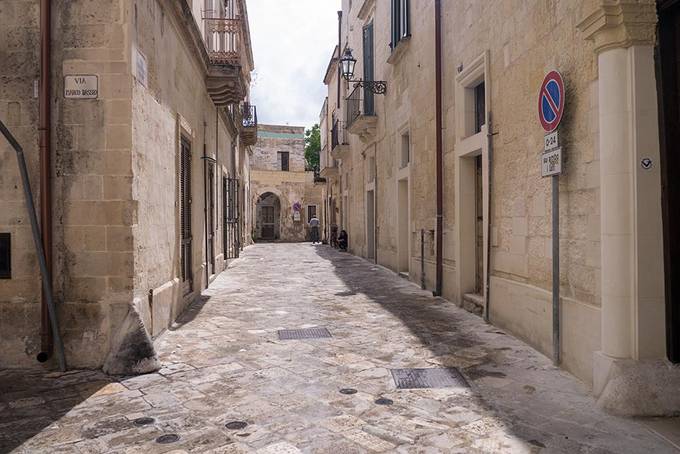 Lecce's golden alleyways