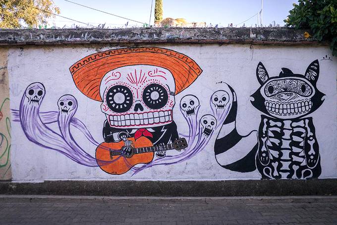 More skull street art