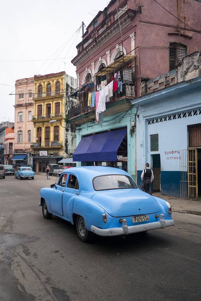 A classic car in Centro