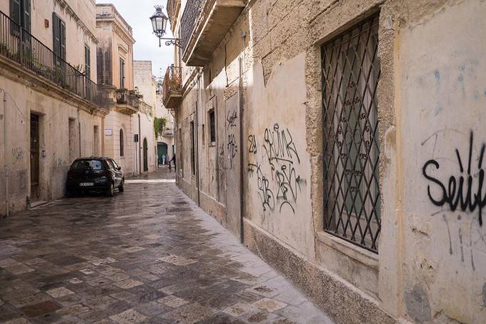 Lecce's golden alleyways