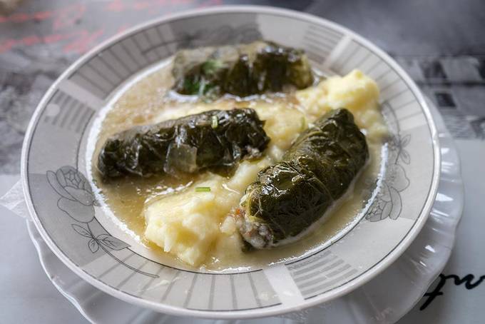 Stuffed cabbage leaves