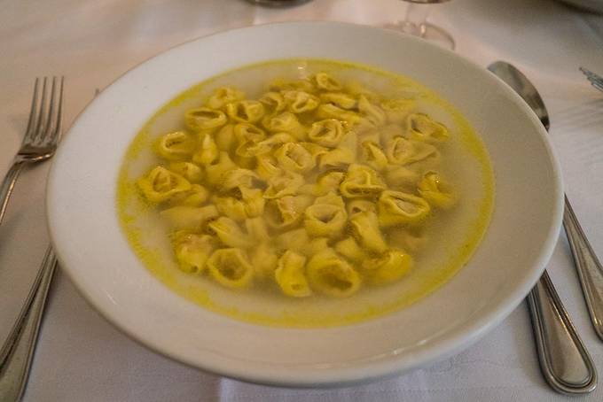 Tortellini en brodo