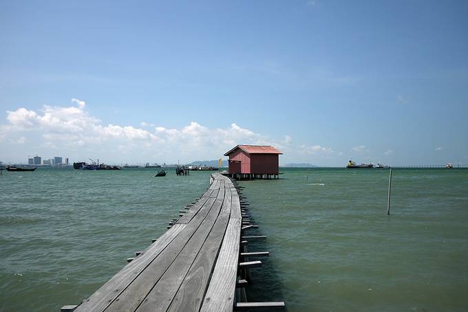 house at the end of the pier